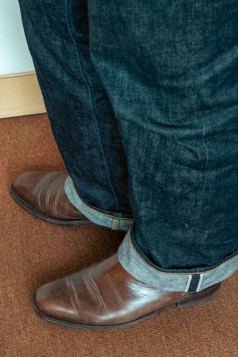 krawattenzwang's tweet photo. Büro-Outfit: Fischgrat-Tweed, OCBD, Selvedge-Jeans, Chelsea Boots und Alligatorgürtel. https://t.co/o40VMu6FIA