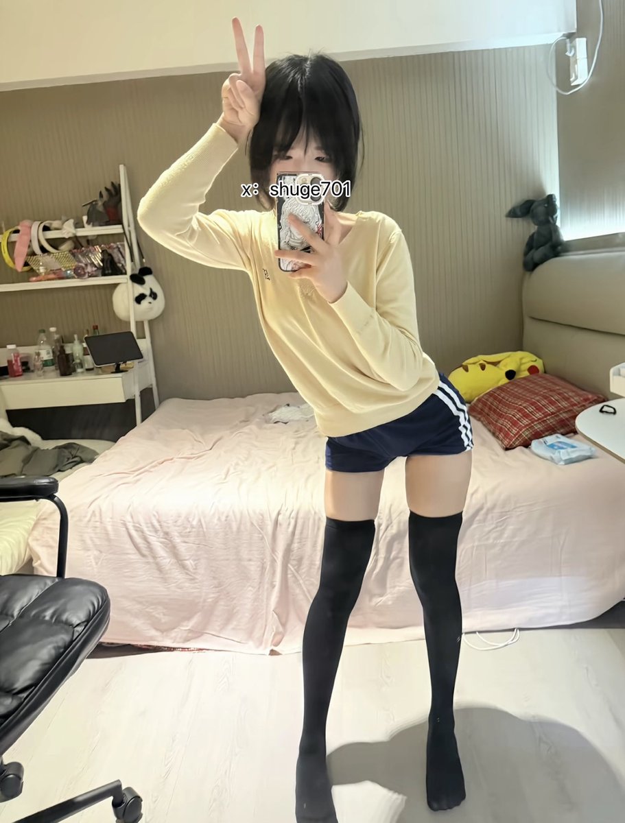 shuge701's tweet photo. 喜欢我不行吗，毕竟我也好点男色 #女高 https://t.co/QrIGSHP7k2