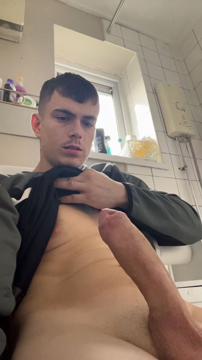 masterchavvy's tweet photo. Morning boys. Woke up standing tall as ever today. Retweet if you’d melt on that dick 
#fag #loser #Greysweatpants #findom #finsub https://t.co/fVkCLSvmsv
