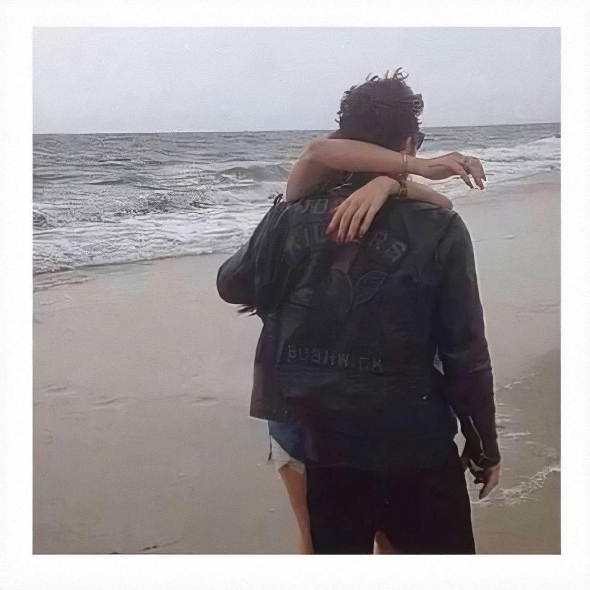Indie5051's tweet photo. James Franco respecto a Lana del Rey: “Lana vive en su arte, y cuando baja a la tierra para entrevistas, se vuelve desordenada, porque no está hecha para esta tierra. Está hecha para vivir en el mundo que ella crea. Es una persona que ha estado tan dec*pcionada por la vida que tuvo que crear su propio mundo. Simplemente, dejenla vivir en él”