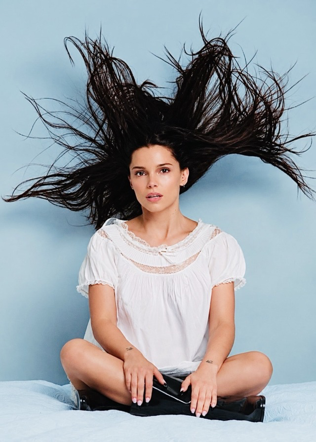 TheCinesthetic's tweet photo. Inde Navarrette for Cosmopolitan France 📸 https://t.co/fGrBYlnAsT
