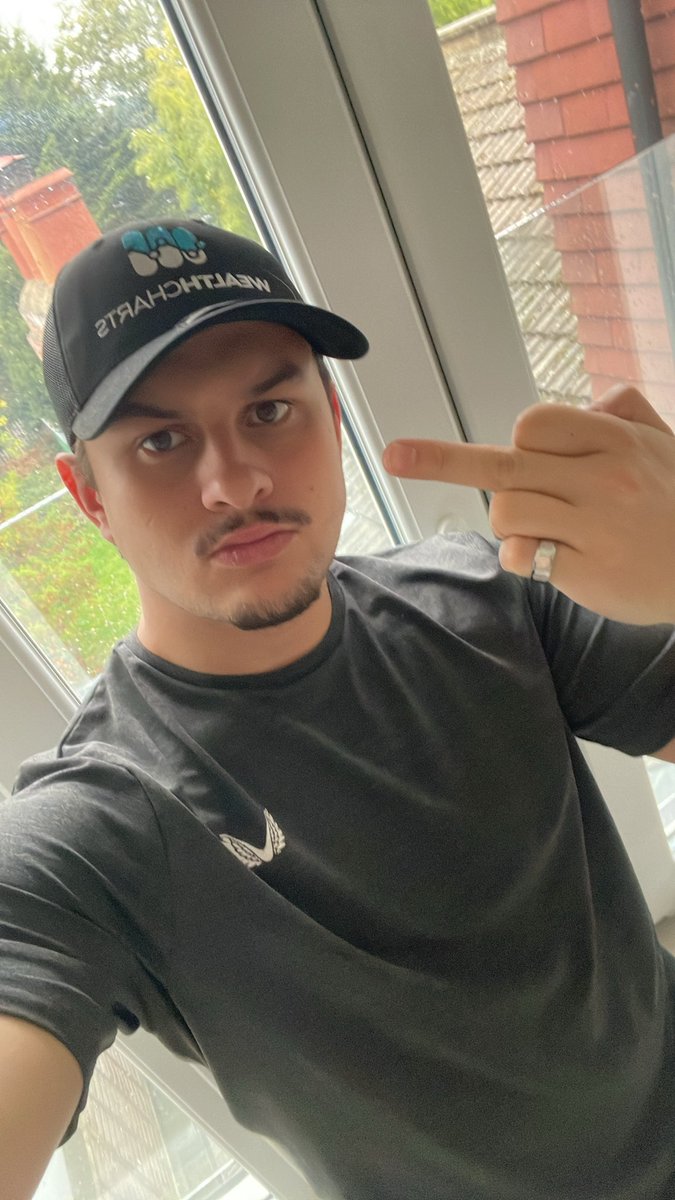 MasterSnow_'s tweet photo. Ok spoons fags I’m about to go get lunch and a drink dm me to pay for my pints #findom #cashmaster https://t.co/WF1D6f7PCf