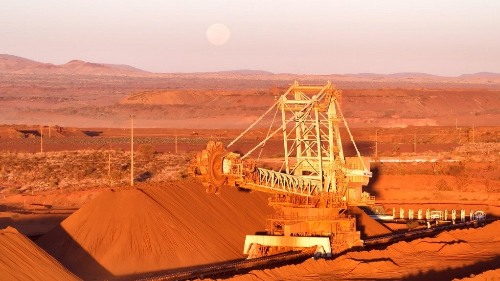 MiningWeeklyAUS's tweet photo. BHP misses quarterly copper output estimates on Chile mine disruptions https://t.co/lvyAA3PTni https://t.co/ZA7og5nH4N