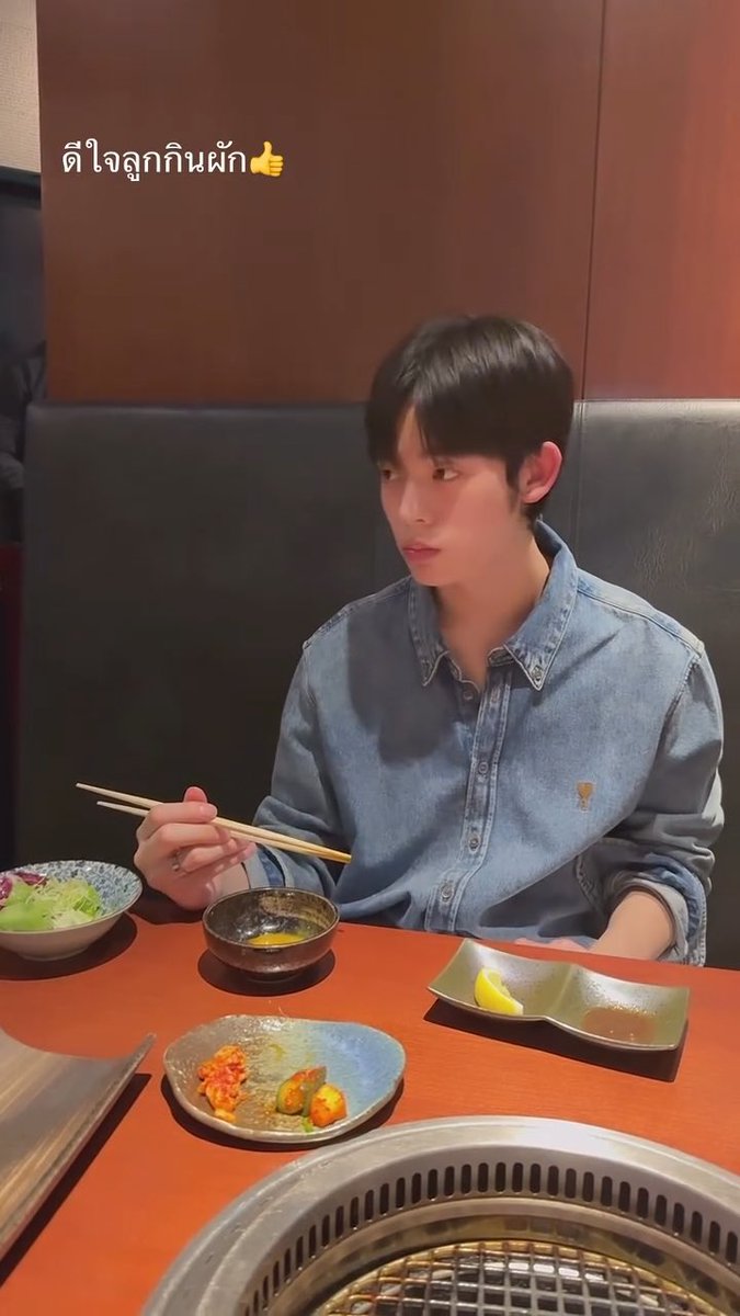withyouwerebear's tweet photo. นึกถึงคำพูดป๋อที่บอกว่าเวลาอยู่กับแม่แม่ชอบบอกว่า ศุภการกินผักด้วย 55555555 ก็24 แล้วก็กินผักแบบคนโตๆเขากินกันปะะ55555555555555555555555 แต่ขอกินเนื้อดีกว่าได้มั้ยอ่าหม่าม้า ไม่ค่อยถูกปากคุณเขาเลย https://t.co/6wStLvoGnD