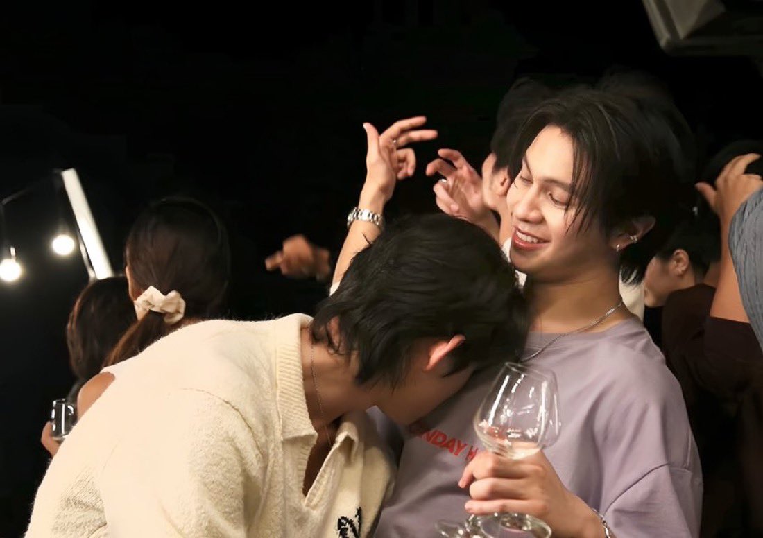 yngte's tweet photo. น้ำหอมกลิ่นไรไม่รู้ รู้แค่ผมชินแล้ว https://t.co/AgMajf1cjG
