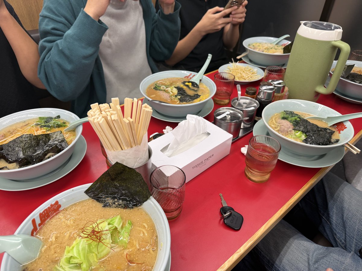 pou7gg's tweet photo. ラーメン🍜友達と食いまくった https://t.co/xNidpz8ToG