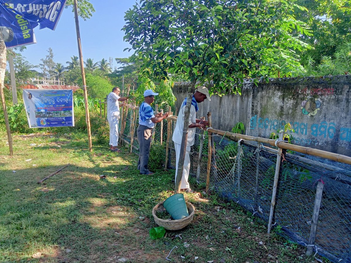 sathyasaiodisha's tweet photo. Loving Sairam..
With the Blessings of Bhagawan Sri Sathya Sai Baba, Swachhata Ru Divyatwa sanitation Seva was undertaken by the brothers of Aali Samithi of Kendrapada District, on 17.10.2026 in the area surrounding the Prema Tharu. 
#SwachhataRuDivyatwa
#Kendrapada
-Media Team https://t.co/7ok2iskX1x