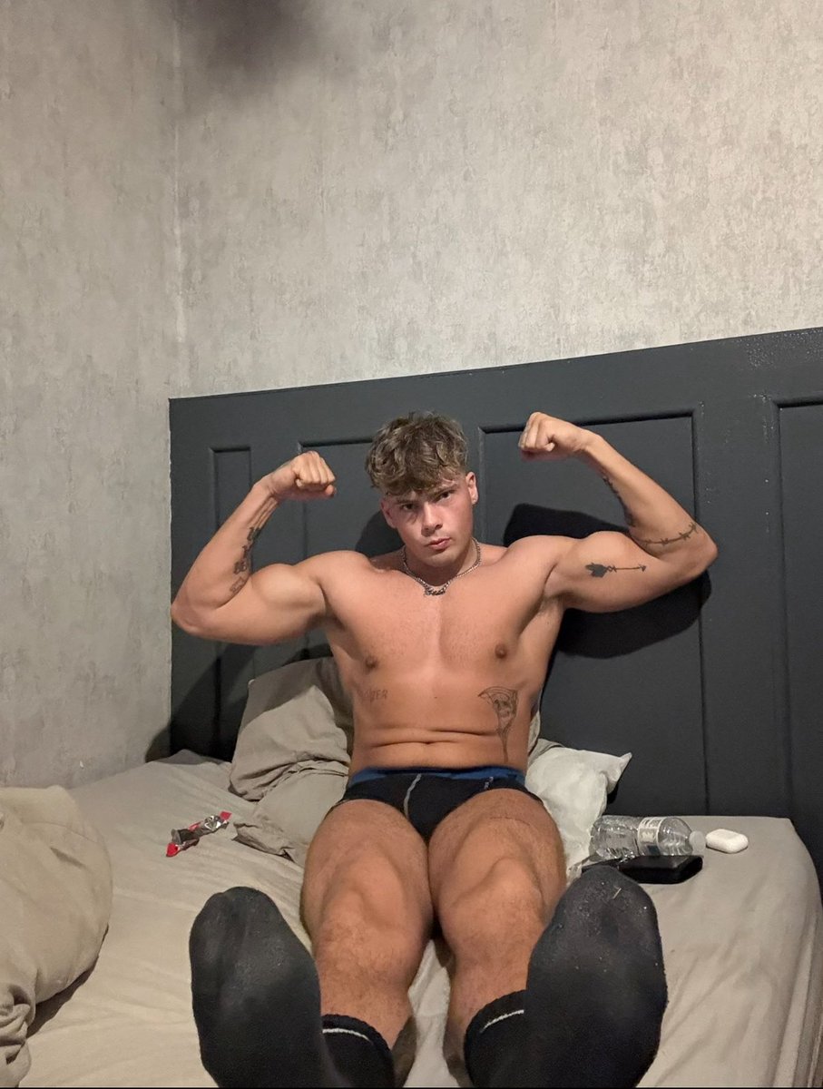 Straight_A01's tweet photo. Prefer my bulge or sweaty black socks? https://t.co/8RqLWPO2KD
