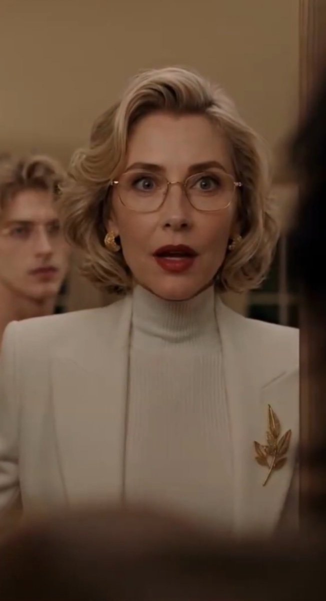 Hwani_nie's tweet photo. This scene was so funny the way mother accepted her fate without questioning anything as if she already knew who her son was hooking up with 😂
#TheDonsOneNightPresident https://t.co/A1xSI6m3nL
