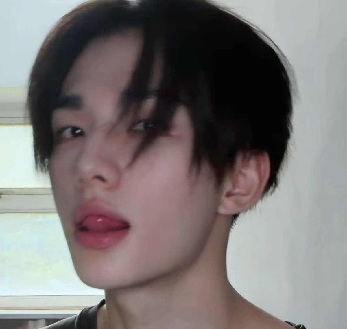 JUaBEa1's tweet photo. Today’s Hyunjin.. very interesting 👌 https://t.co/DbUZFSyKkk
