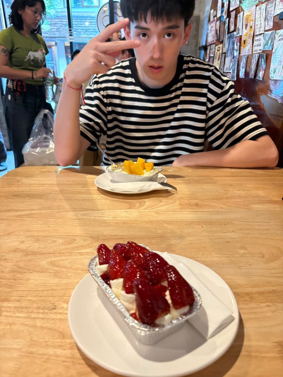 Yaooyuuu's tweet photo. 芒果和草莓哪个更好吃?
🥭vs🍓 Indy vs Jia
@heroaschawinn
@ideaissleeping1
#CCCSummerCrushQ8
#CCCSummerCrush
#ClassCrushCrisis
#เพื่อนสนิทระวังคิดไม่ซื่อ
#heroaschawin
#idea_frags https://t.co/5j7hvZDc1h