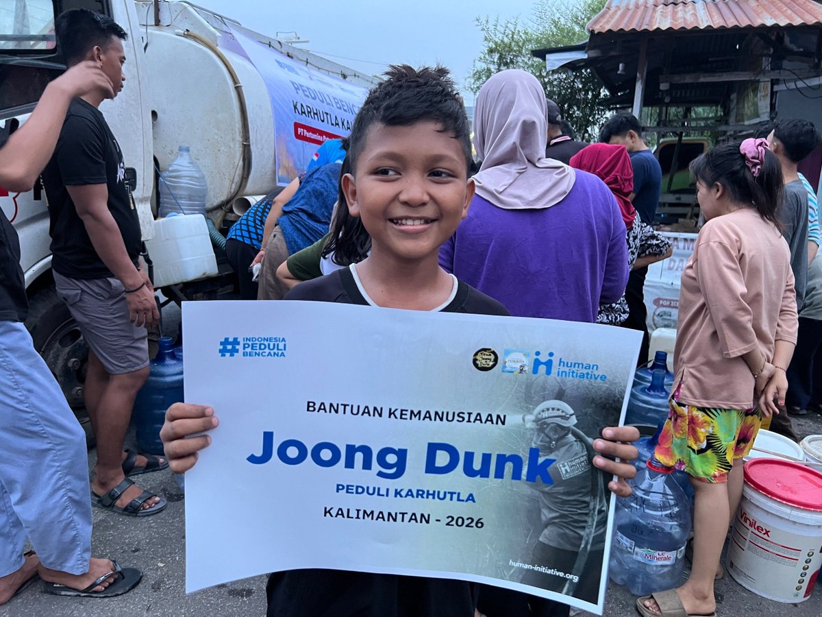 teamjoongdunk's tweet photo. 💙 JOONGDUNK CARES: KALIMANTAN WILDFIRE RELIEF 2026 💙

A little kindness can make a big difference. 🫂💙

Through our collaboration with Human Initiative, Team JoongDunk Indonesia and all our generous donors have provided humanitarian assistance to our brothers and sisters affected by forest and land fires in Kalimantan, Indonesia.

Our heartfelt thanks go to all the donors for their kindness, compassion, and trust. We would also like to express our sincere gratitude to Human Initiative for helping deliver this assistance to those in need, as well as to Phi @JDInsights_  for the support and contribution to this humanitarian project. 🤍🫂

We hope that this assistance will make a meaningful difference, ease the burden on those affected, and bring them hope and strength as they work toward recovery. ❤️‍🩹

May every act of kindness we share, no matter how small, bring comfort and meaning to those who need it most. Because compassion is not measured by how much we give, but by the sincerity of our hearts and our willingness to share with others.

Thank you to everyone who has been part of this meaningful act of kindness. 💙

With love and care,
@teamjoongdunk & @JDInsights_ 💙

@ChenRcj @dunknatachai #JoongDunk #JoongDunkPeduli #PeduliKarhutlaKalimantan #HumanInitiative