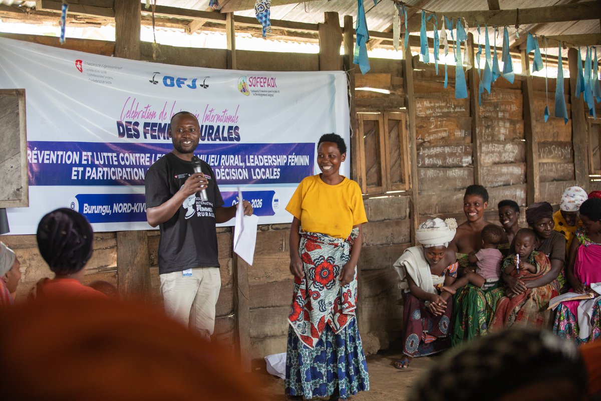 sofepadi's tweet photo. À #Masisi, 400 femmes rurales ont pris part, du 15 au 17 octobre, à des échanges organisés par @sofepadi à #Kitshanga, #Yopa, #Burungu et #Rugarama.
Les discussions ont porté sur les violences basées sur le genre, les possibilités de prise en charge des survivantes et la place des femmes dans les décisions au sein de leurs communautés.
Ces rencontres leur ont permis de partager leurs expériences, de mieux connaître les services disponibles en cas de violences et d’échanger sur les difficultés qui limitent leur participation aux instances locales.
L’activité a été organisée à travers le projet #SisiNaHaki, mis en œuvre par Sofepadi  et la #DFJ ( @DataDfj52327 ), avec l’appui de la coopération suisse en RDC ( @SwissDevCoop )