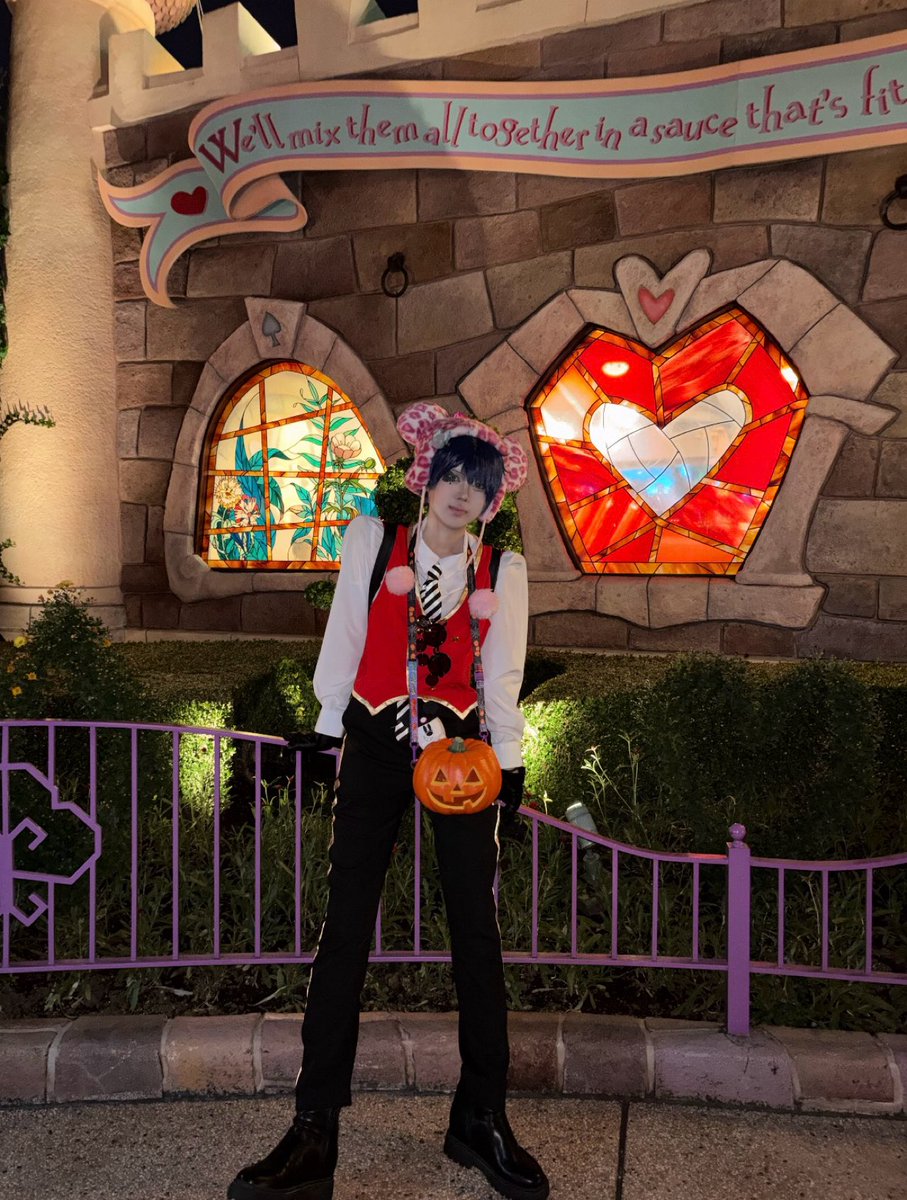 __me1ty7's tweet photo. エースに足長く撮ってもらった📷⟡.·

   #Dハロ仮装2026  #Dハロツイステ https://t.co/Ny5hQOw9pv