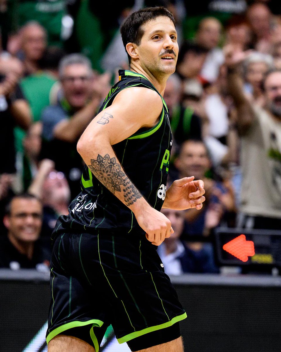 SuperManagerACB's tweet photo. Los 1️⃣1️⃣3️⃣ puntos anotados por la @Penya1930 ante el Barça son la cifra más alta del club verdinegro en el derbi. ⚫🟢

La anterior mejor marca (109) era del año 1984.

Esta temporada fue la séptima ocasión que el Asisa Joventut llega o supera los 100 tantos en un partido vs Barça en #LigaEndesa.