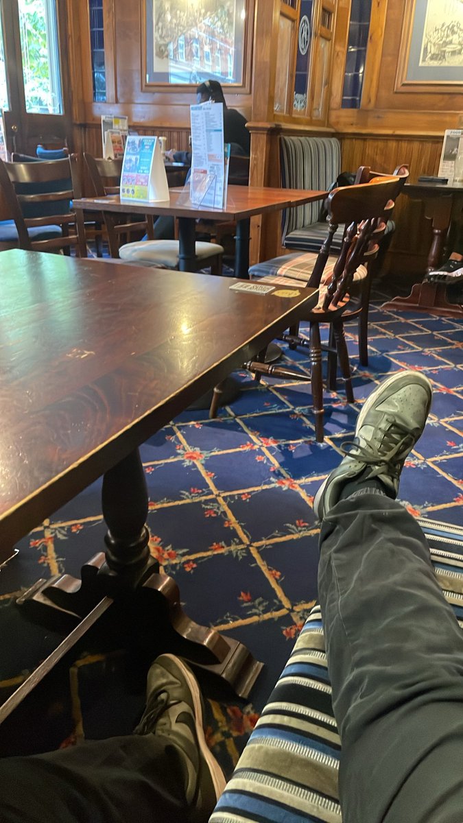 MasterSnow_'s tweet photo. At the spoons fags who’s getting my first order #findom #cashmaster https://t.co/V57yZaRrrR