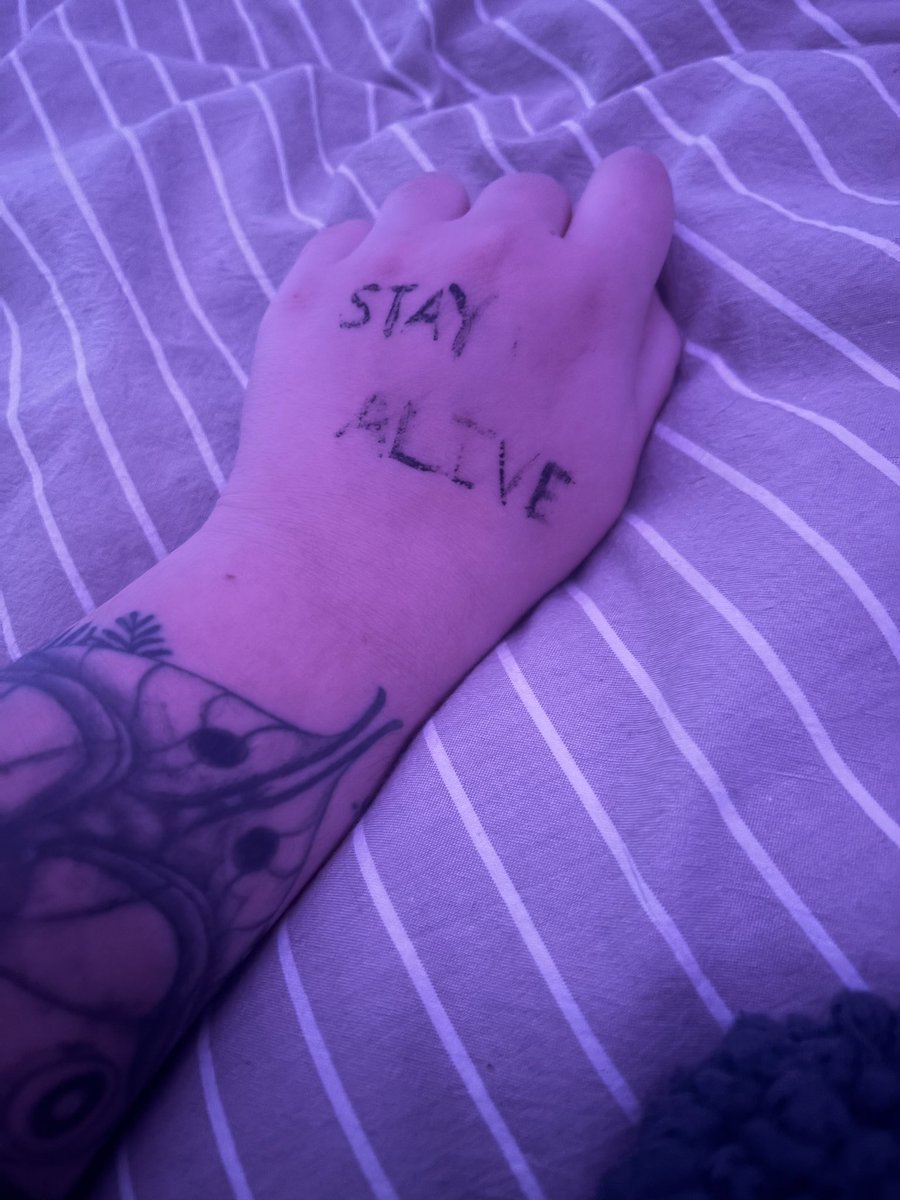 critikalkoi's tweet photo. drag path but it’s everything i wrote on my hands rubbing off but stay alive 😭 https://t.co/BKSSEA1dkx