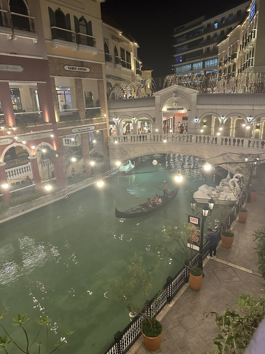 carmen167057816's tweet photo. Venice Mall Manila https://t.co/068fImz39L