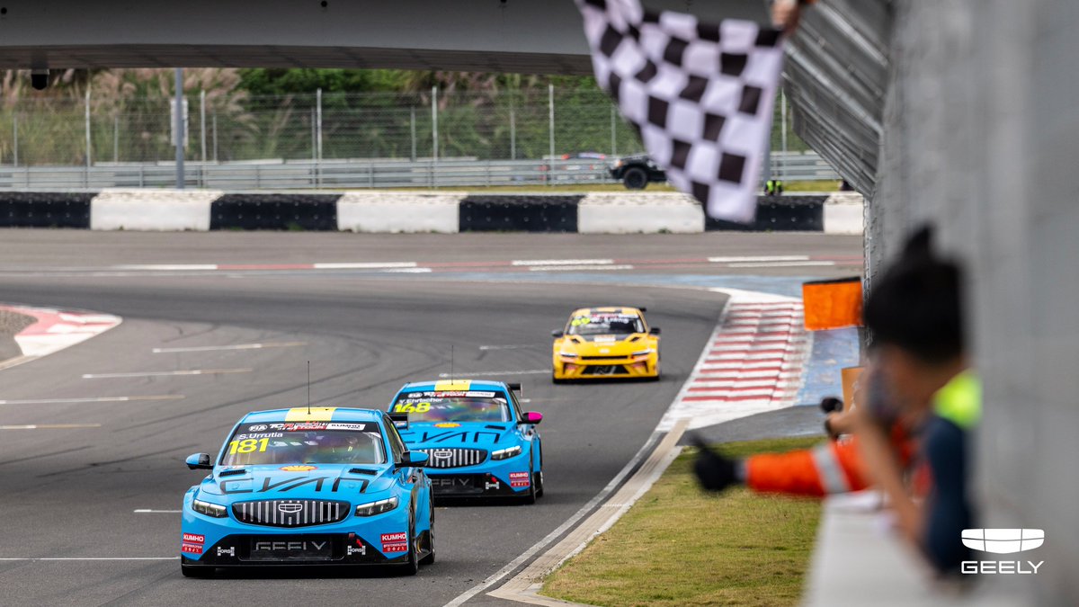 GeelyAutoSaudi's tweet photo. جيلي بريفيس TCR تحقق انتصاراً تاريخياً على أرضها! 🏆

تتألق جيلي بريفيس TCR في بطولة العالم TCR لعام 2026، محققةً فوزين و 5 مراكز على منصة التتويج على حلبة تشنغدو تيانفو الدولية التي شيدتها مجموعة جيلي القابضة! 🏁

وبهذا الإنجاز، تعزز جيلي بريفيس TCR صدارة فريق جيلي سيان ريسينغ https://t.co/WTRjz5UqBX