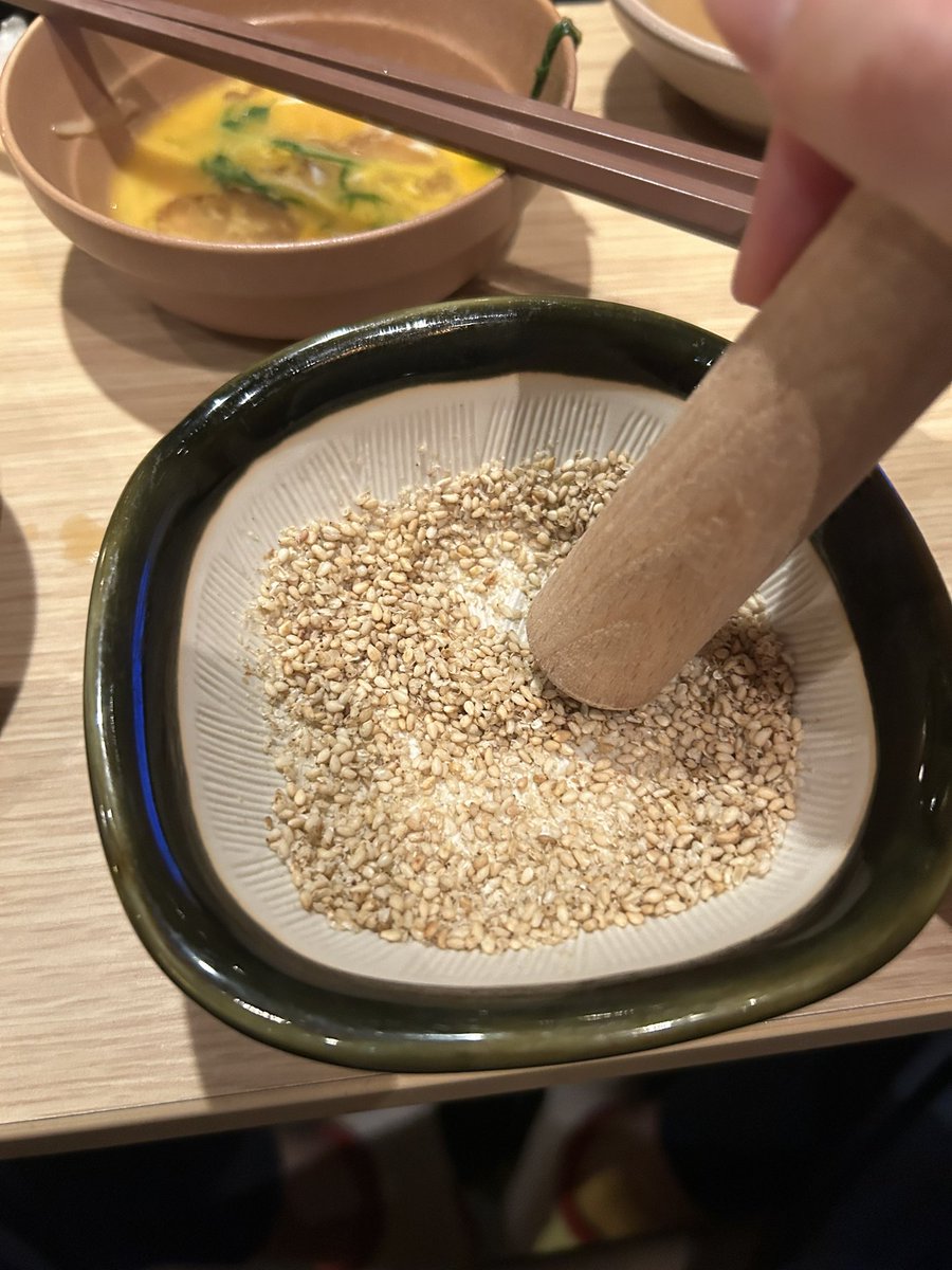 migisawayaka's tweet photo. ごまをあたる https://t.co/fDYsrTlHvi