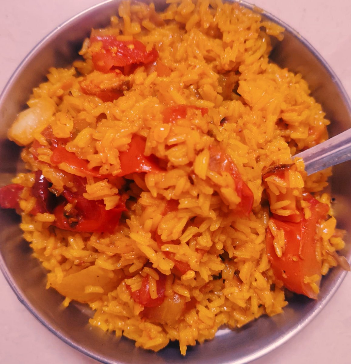 GhortaleAshwini's tweet photo. Rice 😋waise kuch log haste hain, food pic dalne se isiliye jyada dalne 

ka mann karta hain mera 🫶meri plate, mera rice, 

mera account baat khatm, dear lovely smart haters 🫡 https://t.co/0Ij1Rpkanq