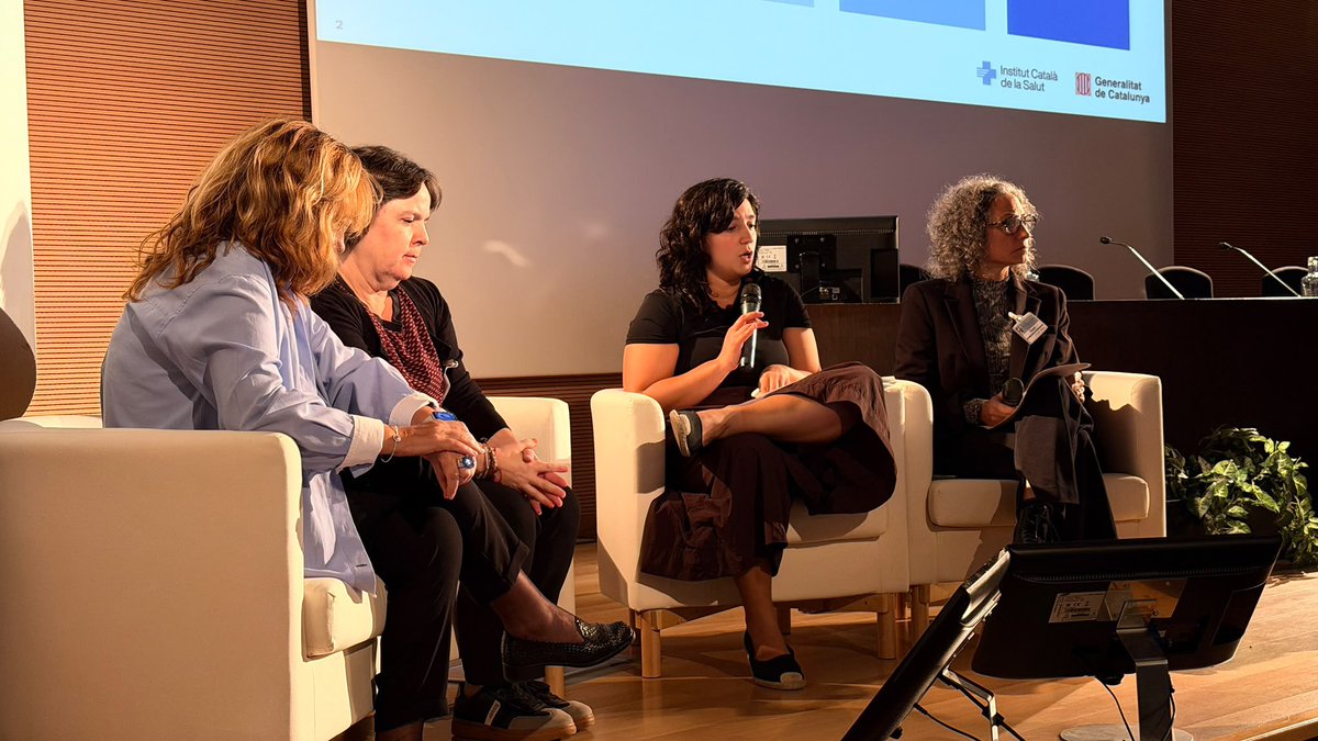 icscat's tweet photo. 🫱🏻‍🫲🏼Finalment, la tercera i última taula rodona ha donat a conèixer tres projectes de @primariaicscat que connecten les persones amb la comunitat.  

🫂Un d’ells, de l’Equip d’Atenció Primària Ca n’Oriac de Sabadell, demostra l’efectivitat d'un programa d'implementació de presa de decisions compartides en l’atenció primària. L'altre, el projecte “Qui cuida les persones cuidadores?” del #CAPAmposta, planteja el rol de les persones que cuiden com a part del procés.

💌També des de l'Atenció Primària i a la Comunitat Delta, han explicat com la incorporació d'un petit gest (la possibilitat d’agrair l'assistència als i les professionals) ha millorat  l’atenció percebuda i la rebuda.