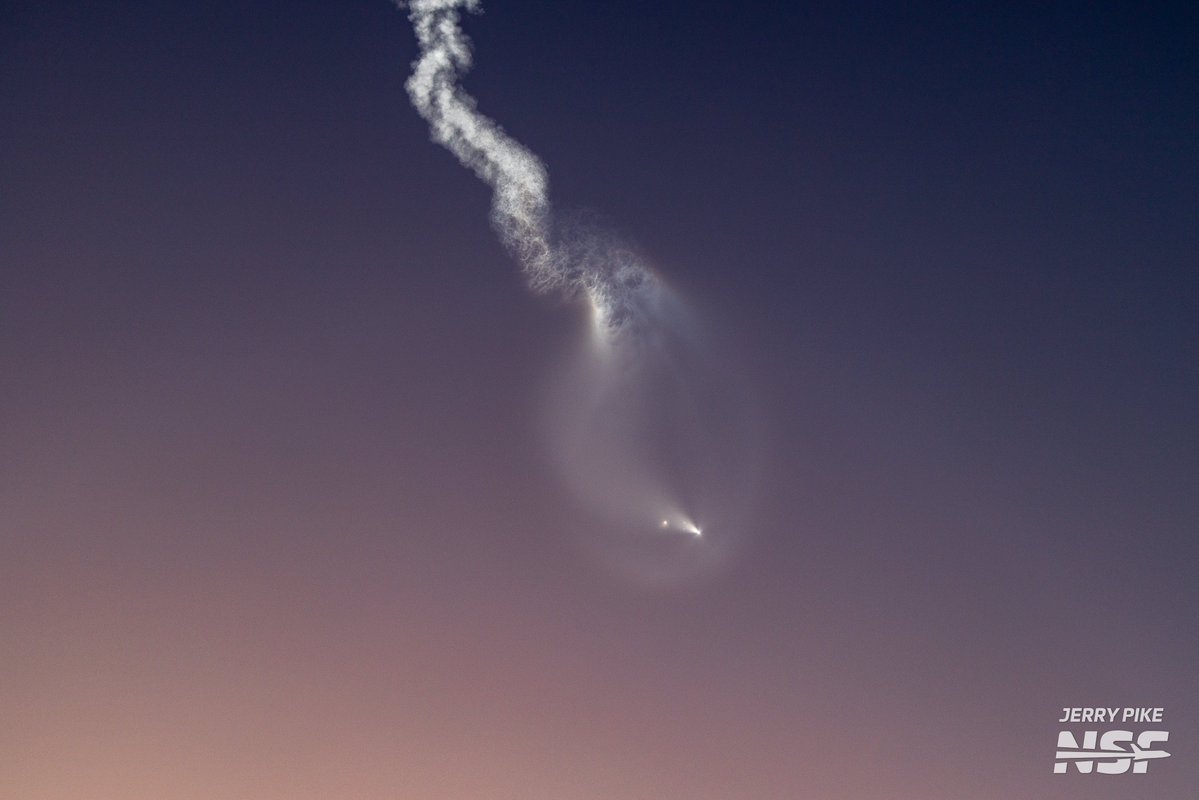 JerryPikePhoto's tweet photo. Beautiful skies for a launch this morning as Bandwagon 5 makes it's way into the stars. https://t.co/GTtxZB89YQ