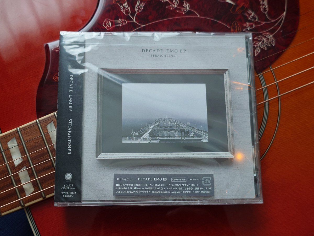 minimum161's tweet photo. フラゲ日に届いた！
ティザーで聴いていたサビのイメージからいい意味で裏切られて、最初はびっくりしたリード曲も、オリジナルの方が良いと思ってしまっていたシーグラスも、このE.P.に入るととてもしっくりきて、4曲でこの世界観作り上げるのすげー、とひっくり返りました🫪
#ストレイテナー #エモ https://t.co/FkTijRImVx