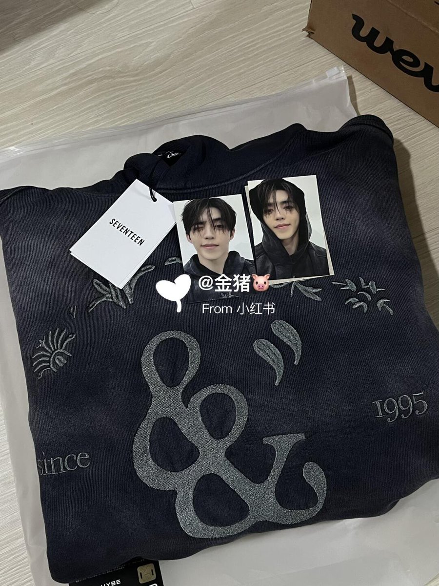 CheolsNoona's tweet photo. Ohhh Seungcheol's charcoal birthday hoodie looks so nicee. The embroidery's so pretty~ cant wait to receive mineee https://t.co/Bj83jWxFsa