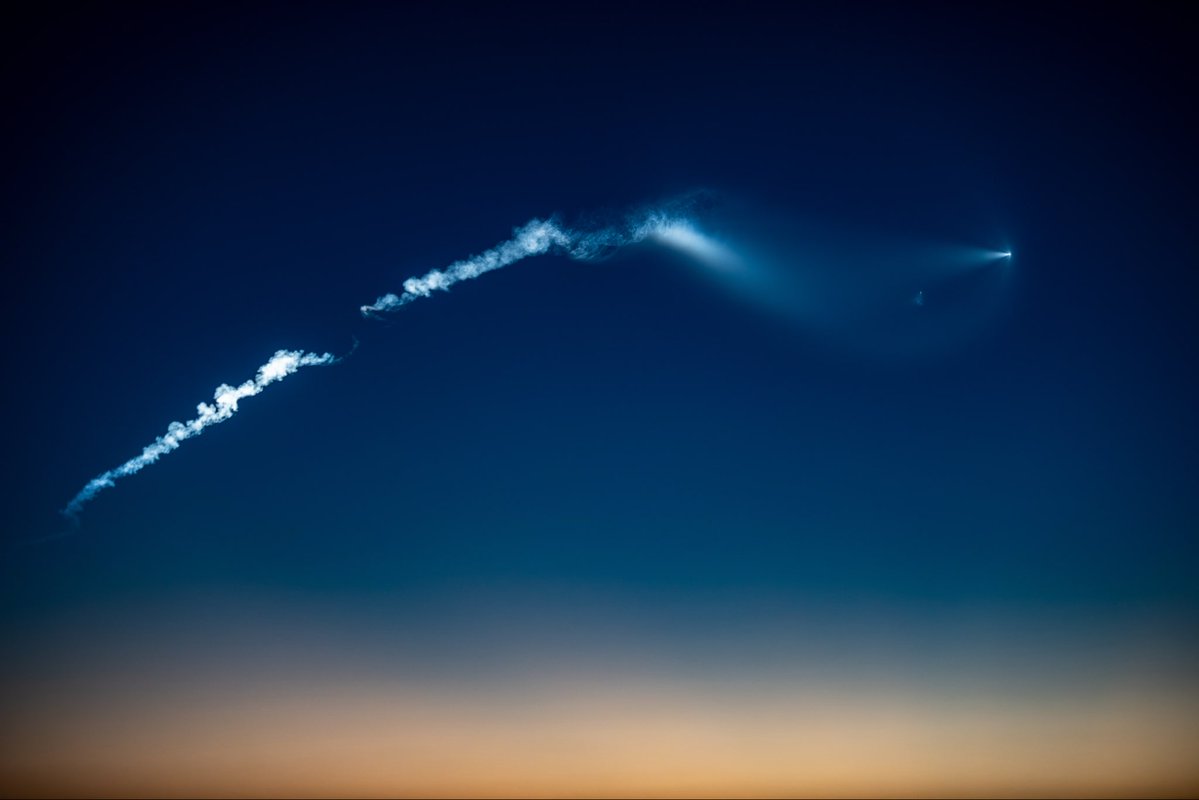 peterstringer's tweet photo. This morning’s @SpaceX launch - the view from Clearwater, FL https://t.co/KtE5GRqmdp