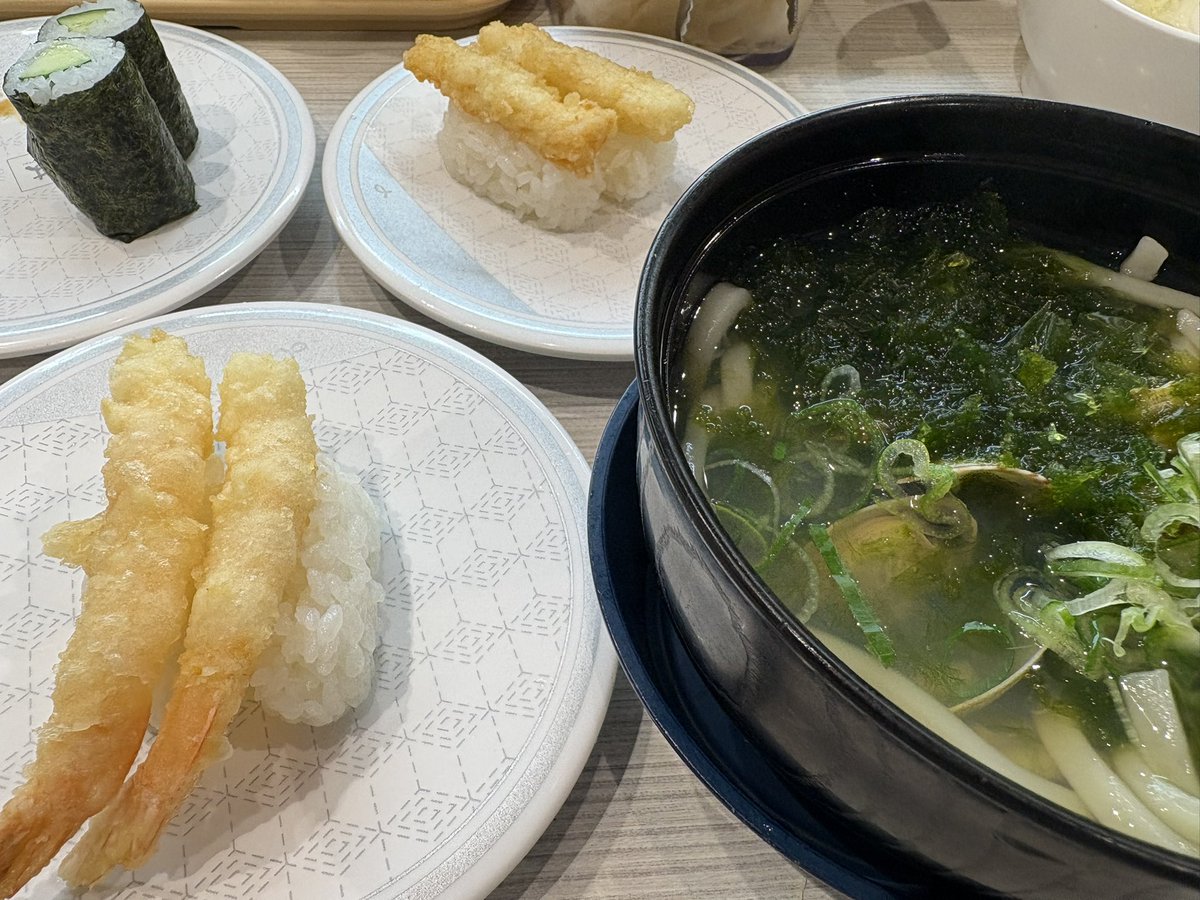 baaba_usami's tweet photo. あみこの休日
かきフライ目当ての「はま寿司」笑
相変わらず天ぷら祭り
舞茸の天ぷらがおいしかった🤤
二皿食べた🤤笑 https://t.co/tD9pVmx2sB