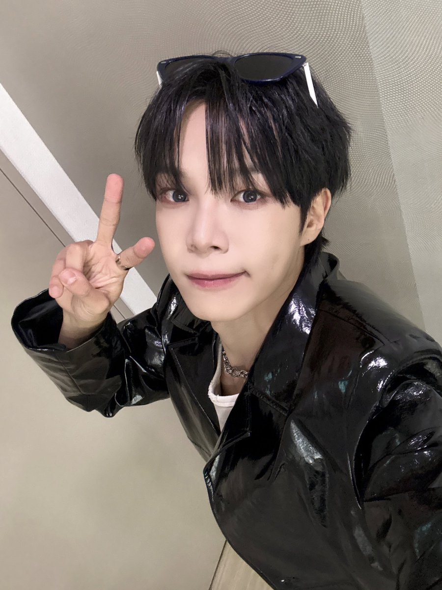 the_verivery's tweet photo. #베리베리 #VERIVERY #VRVR
#CONFETTI #눈마주쳤지 
#THESHOW https://t.co/bLbhx0tI1W