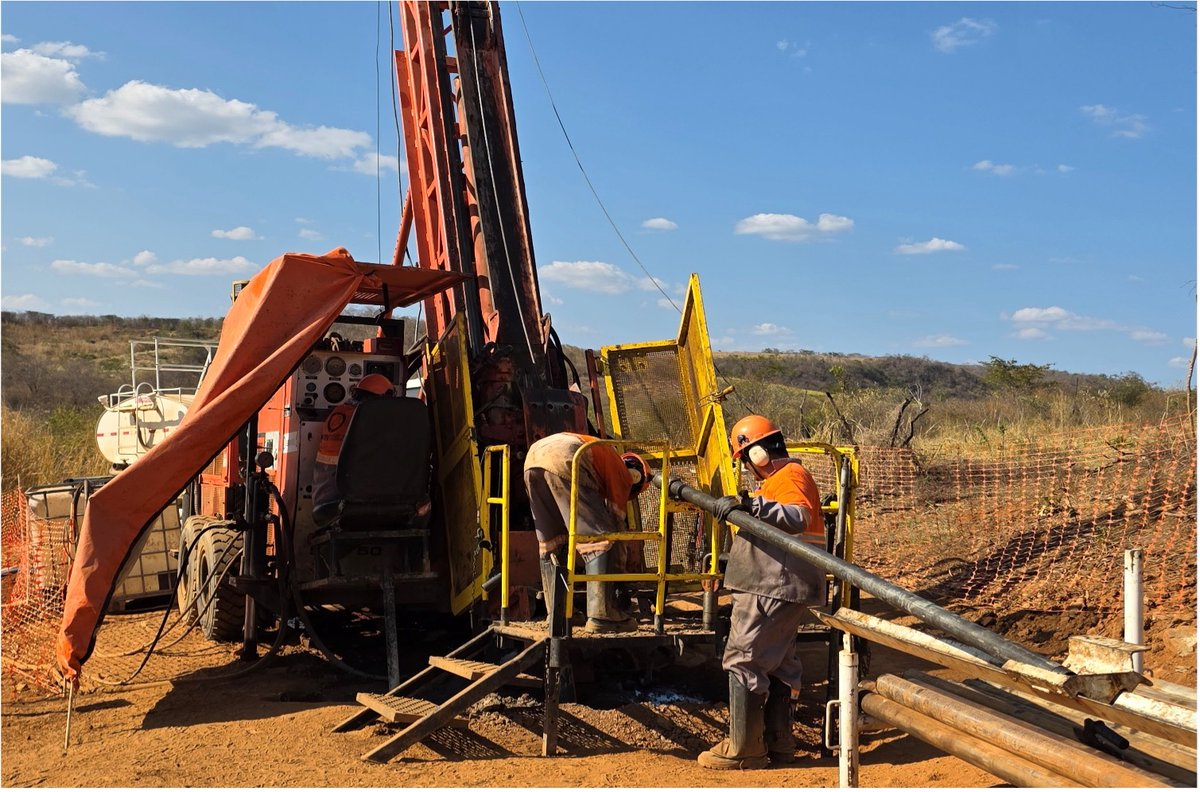ProspectivaRes's tweet photo. 📣 NEWS

$PSVA.V Intersects Near-Surface High-Grade Copper at São Francisco - 7.15 m at 4.78% Cu, including 3.60 m at 9.17% Cu

Read full announcement here: https://t.co/H36zAhZ4Ve https://t.co/yIf8vYt3Hq