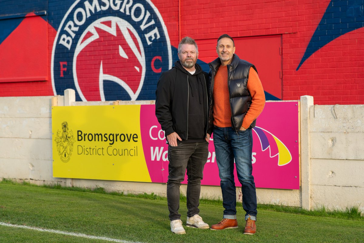 SportingFC's tweet photo. BSFC × Bromsgrove District Council Commercial Waste Services 

Locking in a strong relationship that we are extremely proud of 🔐

#Rouslers #BackBromsgrove ❤️💚 https://t.co/julfVTC2l9