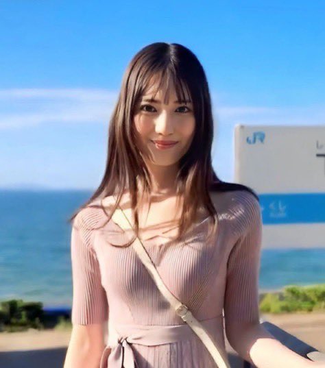 kawaii_info_'s tweet photo. 小坂菜緒の視線困るやつ https://t.co/ZyZgcNkdGT