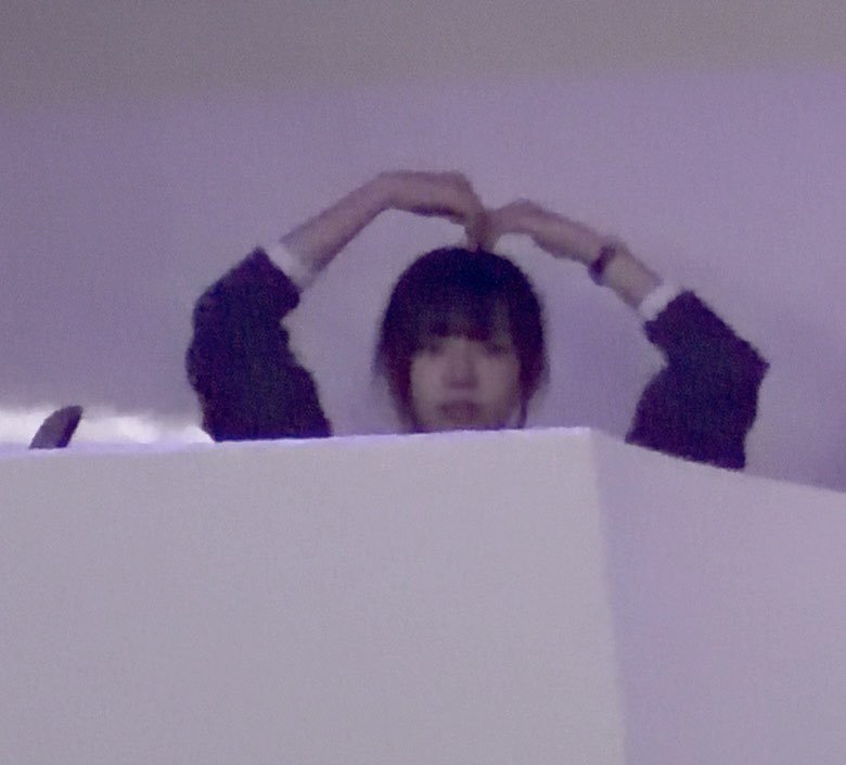 sunshine_080507's tweet photo. karina making a heart for ningning so cute 😭 https://t.co/g16nDeuEV1