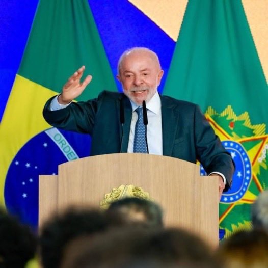 NewsLiberdade's tweet photo. 🚨URGENTE - Pesquisa para presidente Real Time Big Data

🟢Flávio Bolsonaro - 52%
🔴Lula - 48% https://t.co/SfKQpSo4WJ