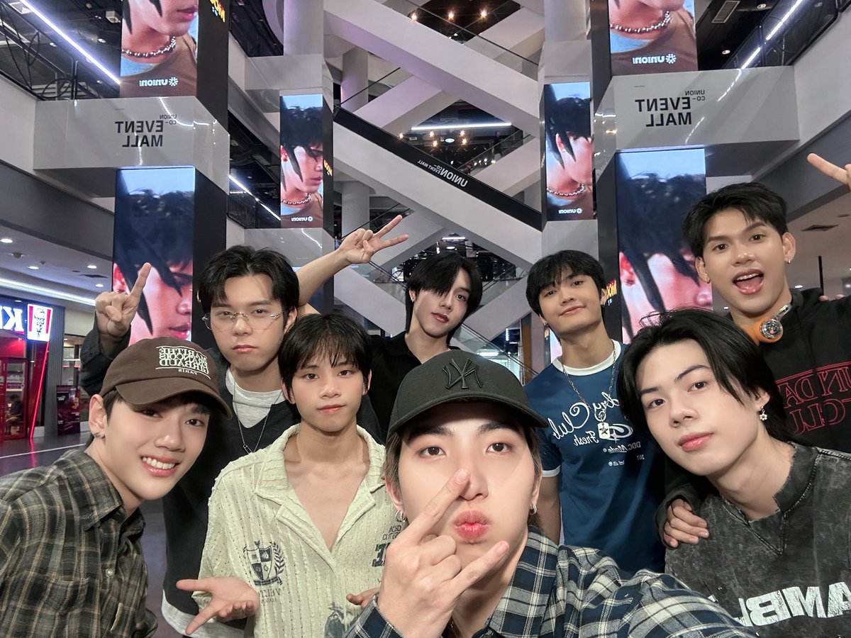 LE7EL_Official's tweet photo. ขอบคุณ Union Mall ที่ให้พวกเรา LE7EL ได้พาเฮียมู้ด “Not in the mood” มาพบปะ EXP ทุกคนถึงที่แบบมู้ด ๆ ในครั้งนี้ด้วยนะค้าบบ พี่ ๆ อย่าลืมแวะมาเช็กอินที่จอกันเยอะ ๆ นะค้าบบ 🩶🤘🏻💥

📆 วันนี้ - 26 ตุลาคม 2569
📍 Union Mall

#LE7EL
#LE7EL_Notinthemood
#UnionMallxlitentertainmentth  
#UnionCoEventMall #UnionMall