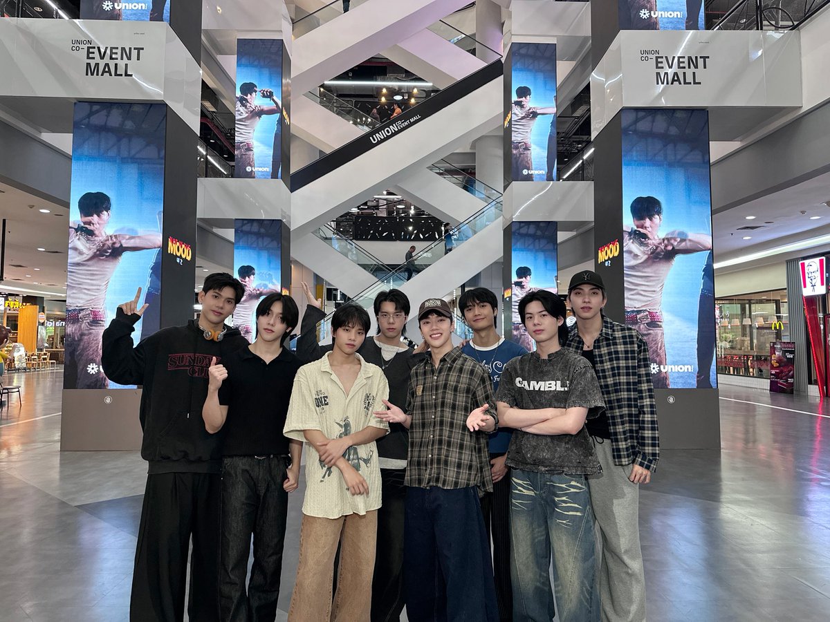 LE7EL_Official's tweet photo. ขอบคุณ Union Mall ที่ให้พวกเรา LE7EL ได้พาเฮียมู้ด “Not in the mood” มาพบปะ EXP ทุกคนถึงที่แบบมู้ด ๆ ในครั้งนี้ด้วยนะค้าบบ พี่ ๆ อย่าลืมแวะมาเช็กอินที่จอกันเยอะ ๆ นะค้าบบ 🩶🤘🏻💥

📆 วันนี้ - 26 ตุลาคม 2569
📍 Union Mall

#LE7EL
#LE7EL_Notinthemood
#UnionMallxlitentertainmentth  
#UnionCoEventMall #UnionMall