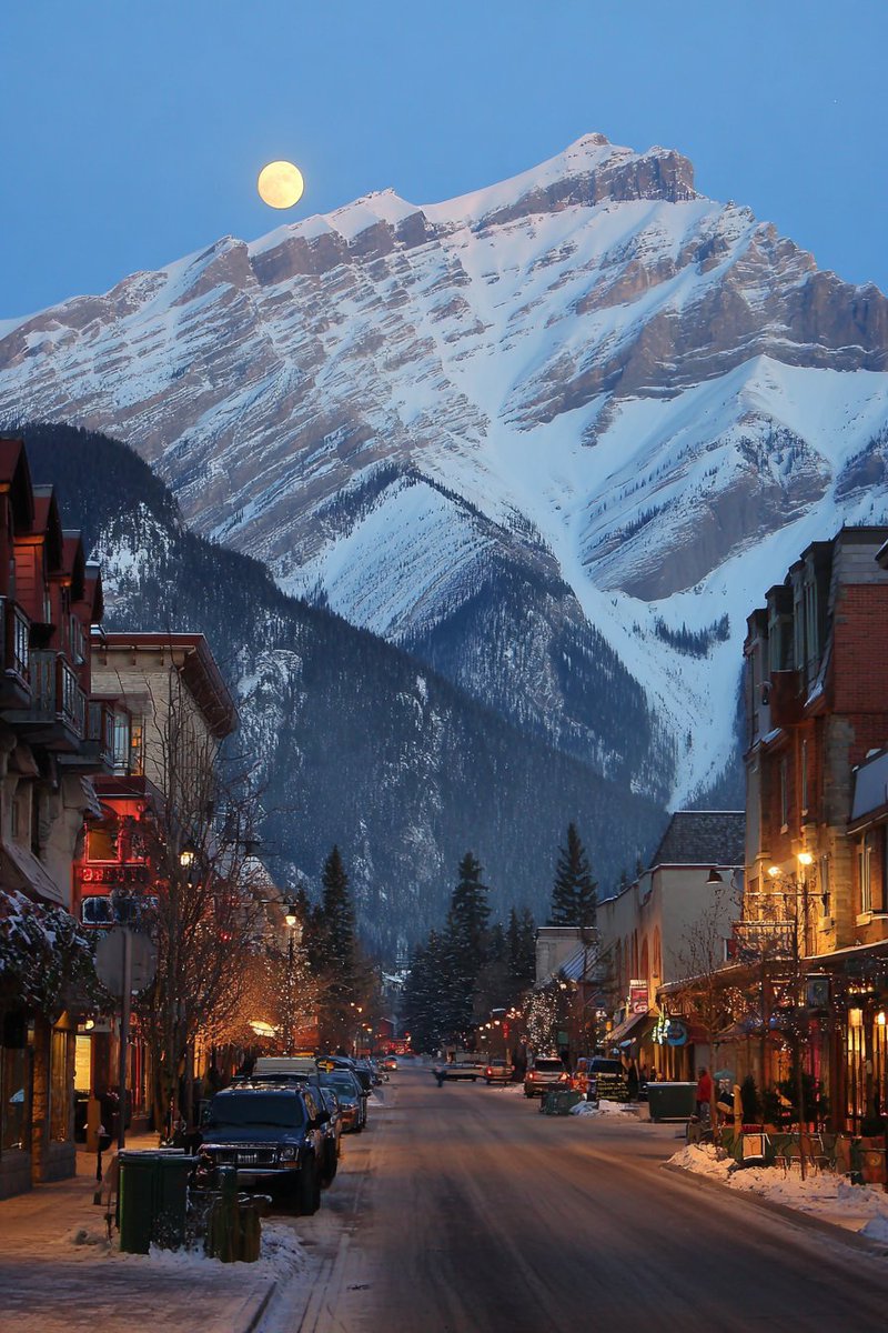 WorldnPictures's tweet photo. Banff, Canada 🇨🇦 https://t.co/7neZKz6N1C