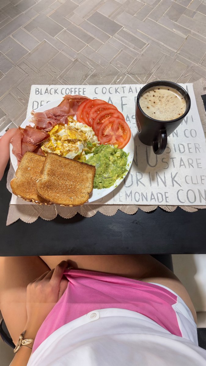 iitsmarxx's tweet photo. What’s for breakfast? 😋 https://t.co/FScsH5qDvc