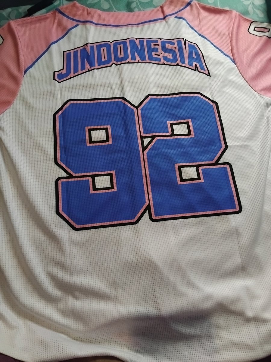 apllejinnie's tweet photo. Hai jersey ku dari @IndoForJin sudah datang😍terimakasih juga buat ka @epiphanyjeen 😙 bahan nya super duper baguzzz hehe🫰 https://t.co/pe20yDcvPB