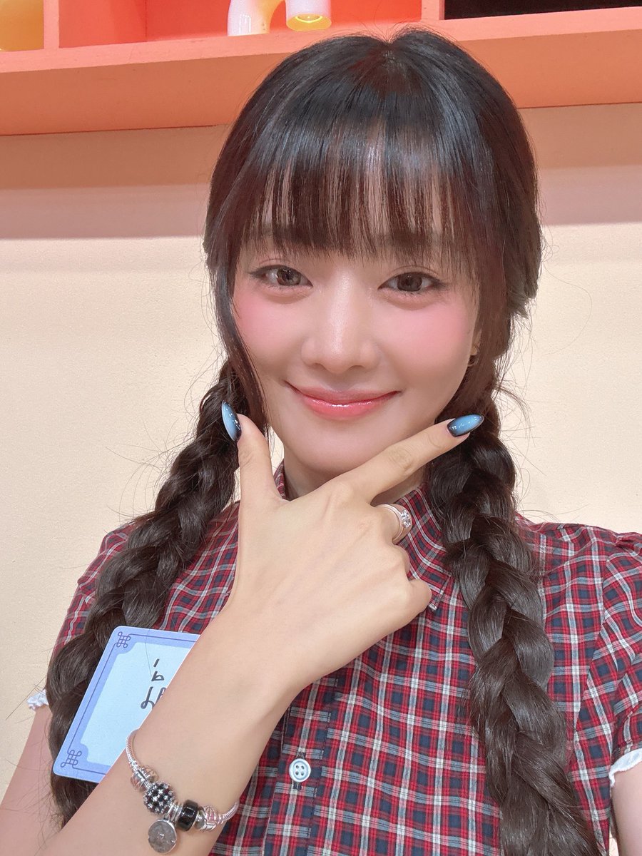 official_i_dle's tweet photo. [📸] 261020 @ #IDOLSTABLE

#아이들 #idle
#민니 #MINNIE https://t.co/xJeC1fp2Ww