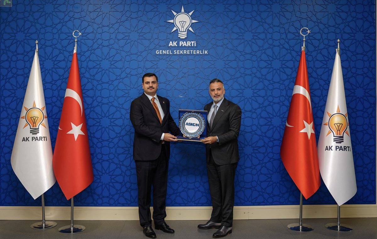 orhanaydin's tweet photo. AK Parti Genel Sekreteri ve İzmir Milletvekilimiz Sayın Eyyüp Kadir İnan’ı AK Parti Genel Merkezi’nde ziyaret ettik.

Ziyaretimizde güncel ekonomik konularımız, iş dünyamızın çalışmalarını ve beklentilerini istişare ettik.

Özellikle fon süreçlerinde vatandaşlarımızın karşılaştığı mağduriyetlerin hızla giderilmesi için alınan inisiyatif ve atılan hızlı adımlar dolayısıyla teşekkürlerimizi ilettik. Partimizin bu meselede sergilediği dirayetli ve vatandaşımızı gözeten duruş için şükranlarımızı sunduk.

Değerli Genel Sekreterimize nazik ev sahipliği ve yakın ilgisi için teşekkür ediyor, çalışmalarında üstün muvaffakiyetler diliyorum. @Akparti @eyupkadirinan