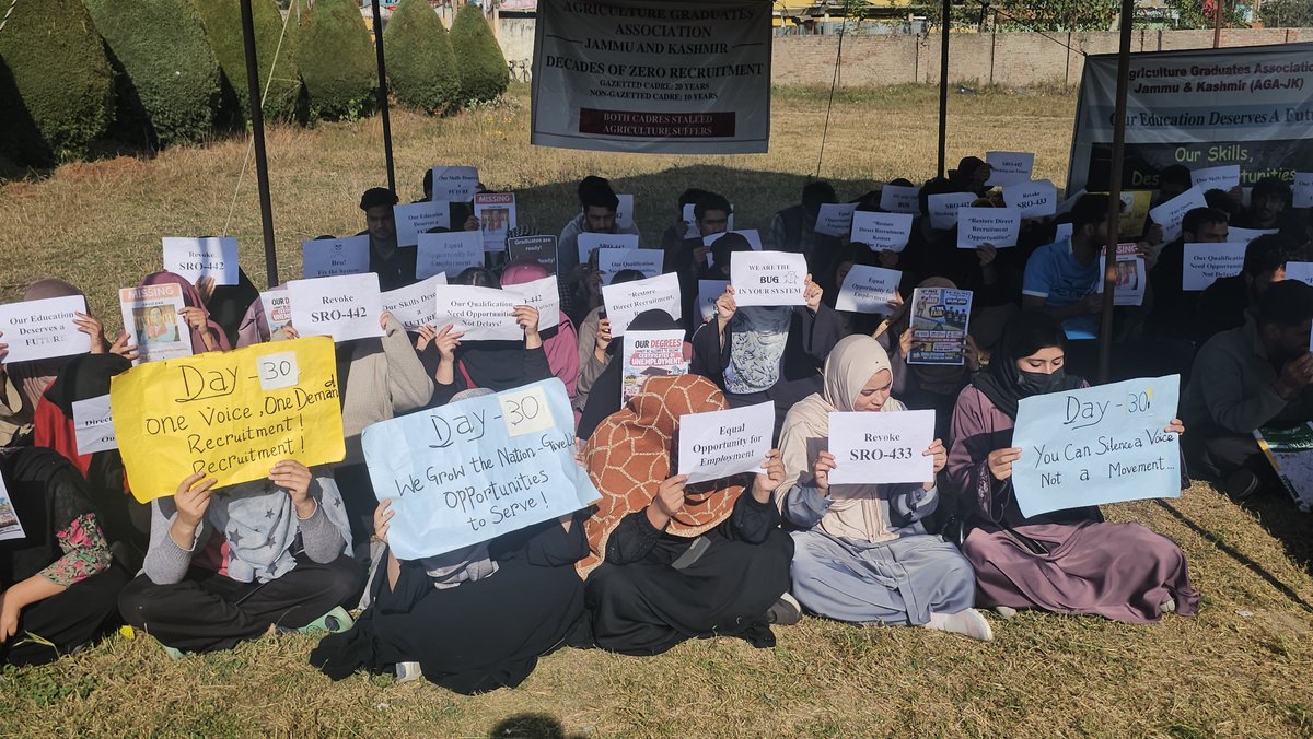 UAGA_JK's tweet photo. DAY 30: ONE MONTH OF RESISTANCE. ONE MONTH OF NEGLECT.

30 days of peaceful protest. Countless doors knocked. Every possible platform approached. Yet, the future of J&K’s Agriculture Graduates remains uncertain.

A month on the roads, but still no justice. Our degrees deserve dignity, our voices deserve answers, and our future deserves action not assurances.

One month has passed. Our determination hasn’t.
 #JusticeForAgricultureGraduates #RevokeSRO442 #RevokeSRO433
@JavedDar_NC @CM_JnK @OfficeOfLGJandK @nasirsogami @zubair_reshi @ErSameerYousf @SheikhSaba14 @tanvirsadiq @sajadlone @MehboobaMufti @tarigami @parawahid @office_asrm