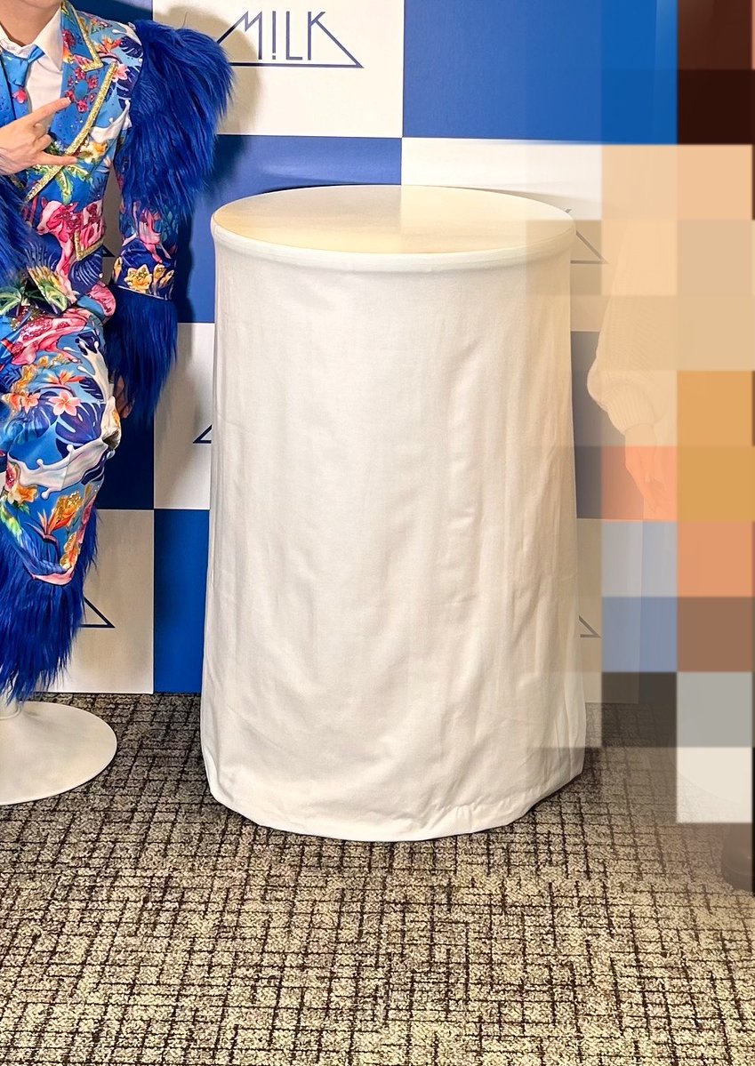 yuna_chan217's tweet photo. この間推しのツーショ会行ってきたんだけども普通にこの距離ヤバいよね、人1人分くらいしかないよー😭貴重な体験😭家宝すぎ、未だに思い出してニヤニヤしてしにそうになる https://t.co/Uc87m5ullB