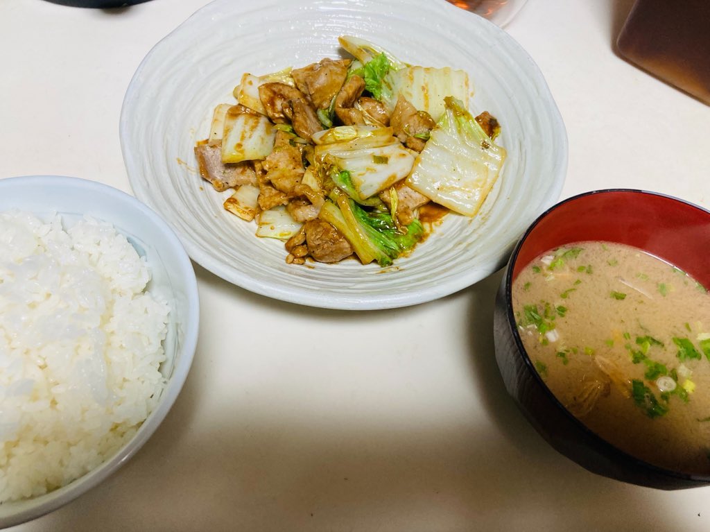 yonezo_213's tweet photo. #よね飯
豚肉と白菜のガリバタ醤油炒め https://t.co/0G3e3iEe1m