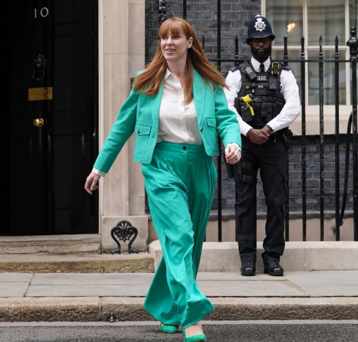ukreloaded's tweet photo. Should individuals who wish to become an MP, be first made to sit a competency exam?

#Rayner #Lammy #Reeves #Burnham https://t.co/ncPPS3RoUU