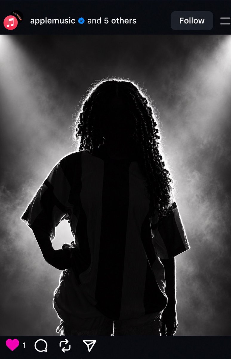 petaltrin's tweet photo. OMGGG DID THEY JUST DROP A CLUE AT THE HALFTIME PERFORMER AND THEN DELETE IT ??? 😭😭😭😭😭😭😭😭😭😭😭😭😭😭😭😭😭!!!!!😭😭😭😭😭😭??!!! https://t.co/cljWu31G5l