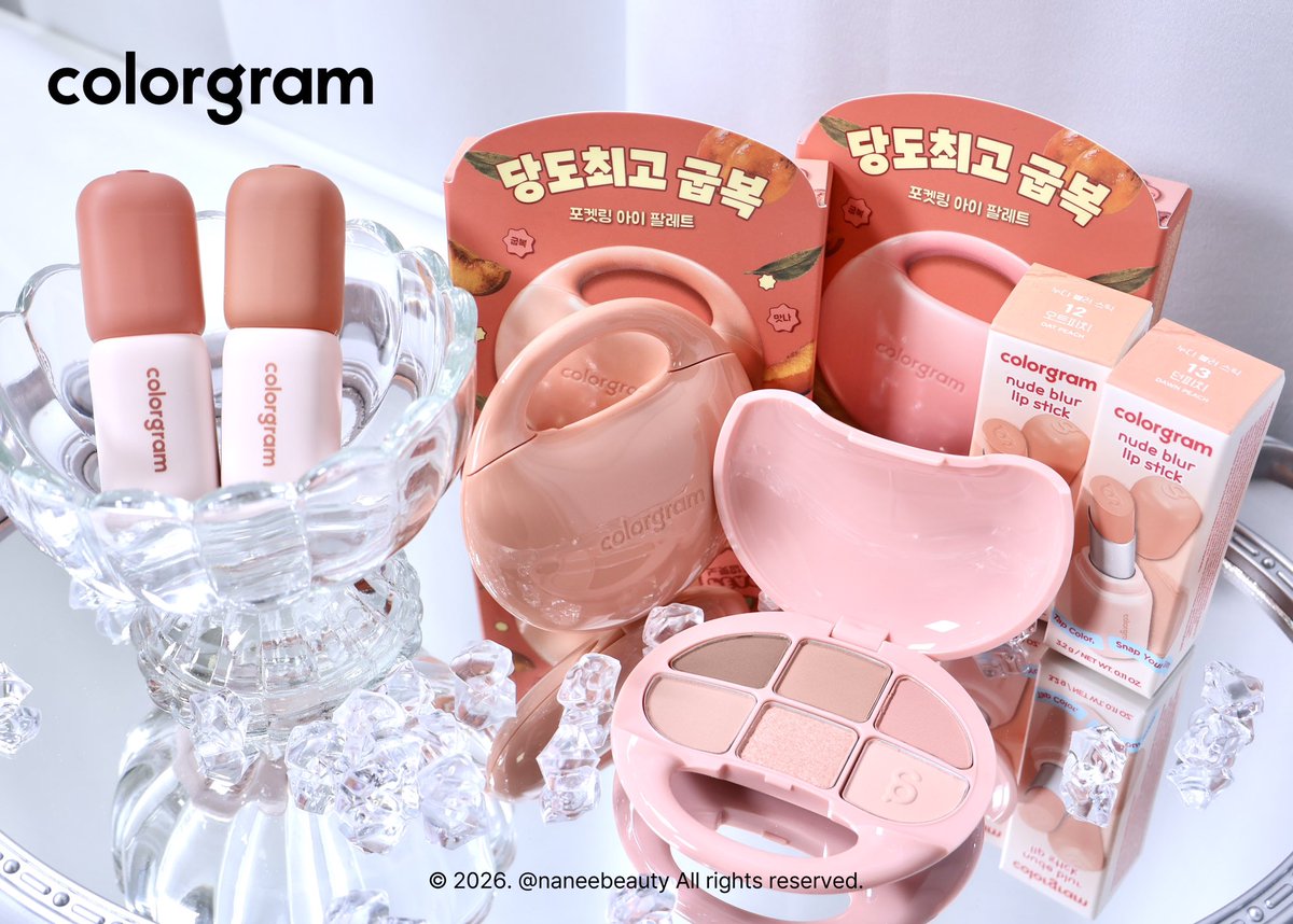 naneebeauty's tweet photo. [제품제공] #RT이벤트 #나니리뷰
RT + 팔로우 2️⃣분에게 컬러그램(@colorgramtok)
[ 굽복 컬렉션 - 누디 블러 스틱(랜덤) ]을 드려요!

가을 햇살 아래 달콤하게 구워진 복숭아 빛으로
분위기 끝판왕 만들어주는 컬러그램 신상 등장..!🍑

컬러그램 당도 최고 <굽복 컬렉션> 가져왔어요 ><
이번 컬렉션은 누구나 쉽게 구울 수 있다는 메시지처럼
멀멀하고 생기 있는 피치 빛 룩을 손쉽게 완성해 주는데!

많은 사랑을 받고 있는 꿀조합 키링 팔레트와
립 스틱에 신상 컬러가 추가되었다고 해요!

🎨 포켓링 아이 팔레트 (06 노릇굽복 / 07 멀멀굽복)
어디서든 추구미 완성 가능한 올힛팬 6구 키링 팔레트!
스밈 블러 텍스처로 그라데이션이 정교하게 표현돼요.

💄 누디 블러 스틱 (12 오트피치 / 13 던피치)
어떤 제형의 립을 올려도 소화해 내는
매트 립 베이스 특화 스틱!
입술 위 밀림이나 뭉침 걱정 없이 얇고 균일하게 밀착되어
오일리함 없는 리얼 무광 블러립을 연출해 줘요.

*당발 10/25(일)

#컬러그램 #colorgram #포켓링아이팔레트
#누디블러스틱 #カラーグラム